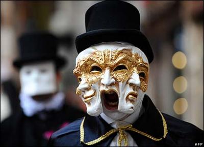 20080528182028--44385125-mask-afp-416.jpg